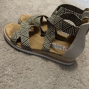 Women’s sandals size 9